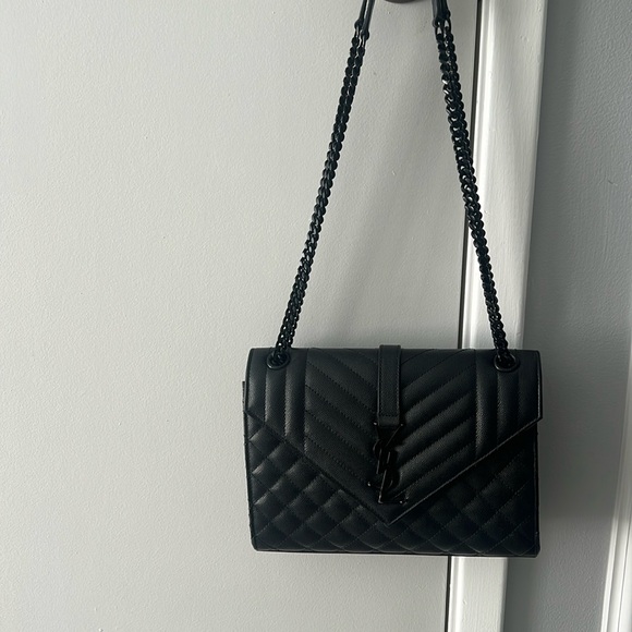 YSL ENVELOPE MEDIUM IN QUILTED GRAIN DE POUDRE EMBOSSED LEATHER
NOIR - Picture 3 of 15